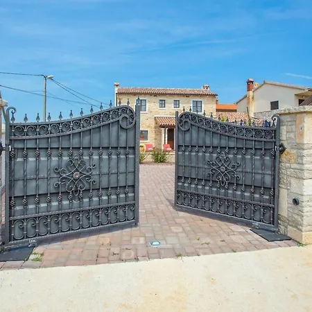 Gina Holiday home