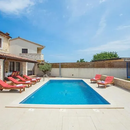 Holiday home Gina