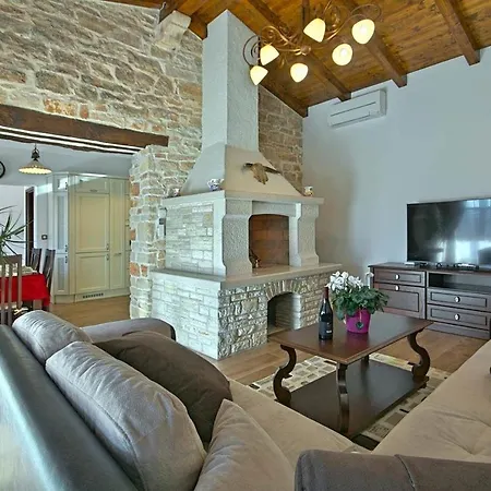 Holiday home Gina